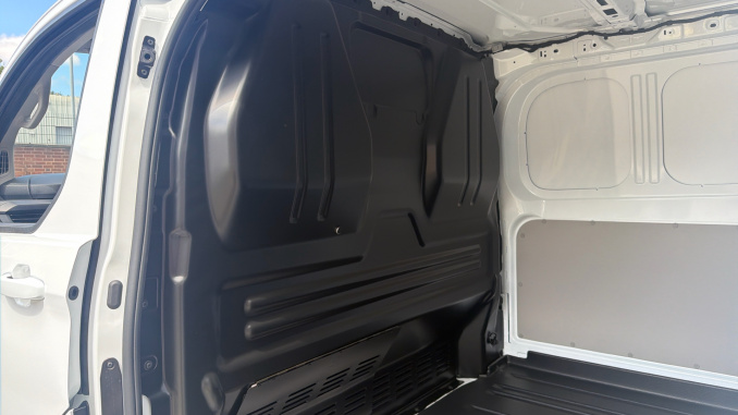 Ford Transit Custom 320 L1 Diesel Fwd 2.0 EcoBlue 136ps H1 Van Limited Auto - Image 18